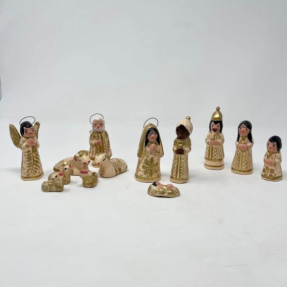 Hand Painted Gold Beige Clay Art Mexican Nativity 13-Piece Set - Picture 1 of 9